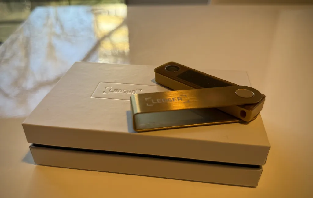 Ledger lompakko